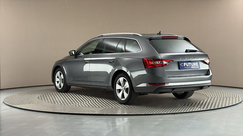 Škoda Superb 2.0 TDI DSG Style Combi - fotka 2 z 27