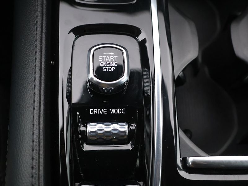 Volvo V60 2,0 T6 186kW 4x4 MomentumPro - fotka 20 z 28