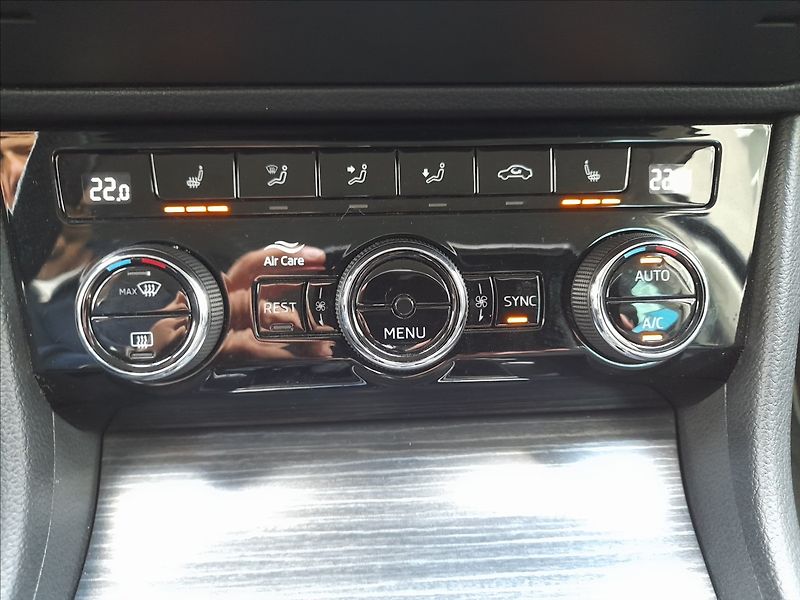 Škoda Superb 1,5 TSI DSG Style plus Rezerva - fotka 18 z 27