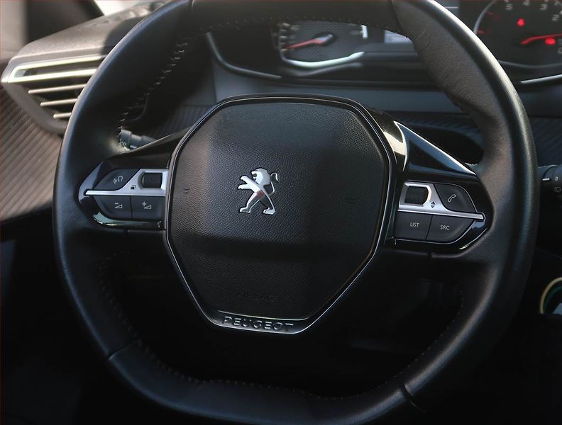 Peugeot 2008 (2020) 1.2 PureTech, ČR,1.maj - fotka 18 z 18