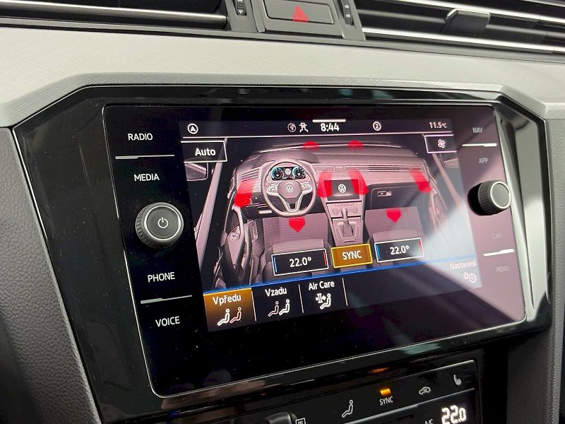 Volkswagen Passat (2023) Business 2.0 TSI 140kW DSG - fotka 17 z 35