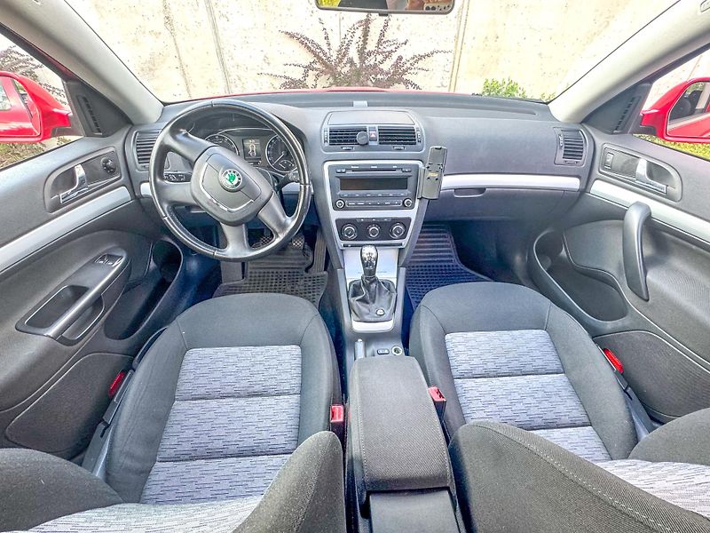 Škoda Octavia (2009) Škoda Octavia II FL 1.6 MPI  - fotka 7 z 14