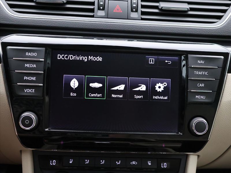Škoda Superb 2,0 TDI 140kW DSG L&K Xenon - fotka 23 z 36