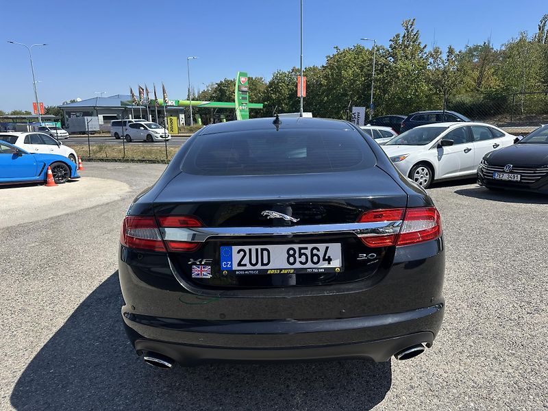 Jaguar XF (2012) Jaguar XF 2012 - fotka 6 z 17