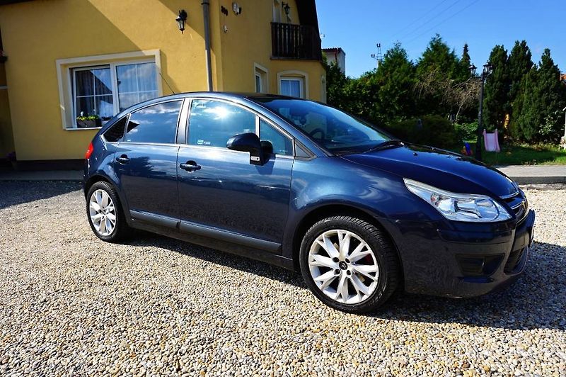 Citroën C4 (2008) 2,0 HDI 16V 100 kW - fotka 2 z 26