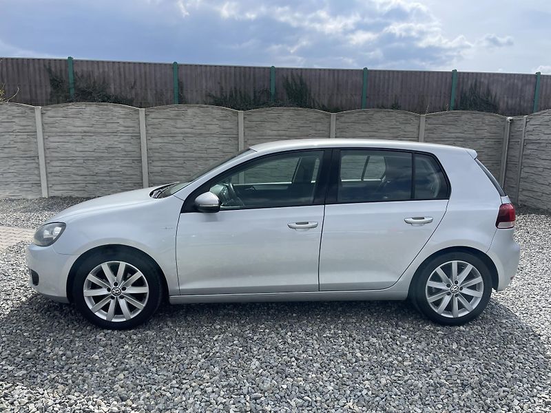 Volkswagen Golf 1.6TDi 105PS  6 HIGHLINE TOP!! - fotka 17 z 176