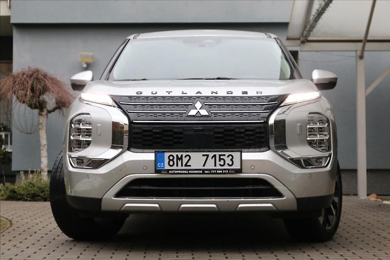Mitsubishi Outlander 2,4 7míst, intense - fotka 8 z 70