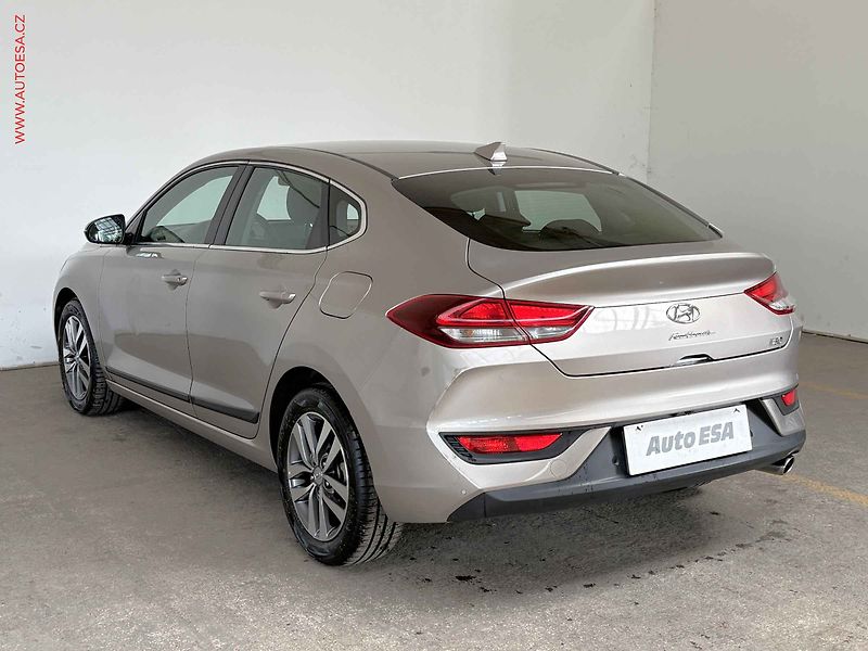 Hyundai i30 (2019) 1.4 T-GDi, 1.maj,ČR, Trikolor - fotka 6 z 15