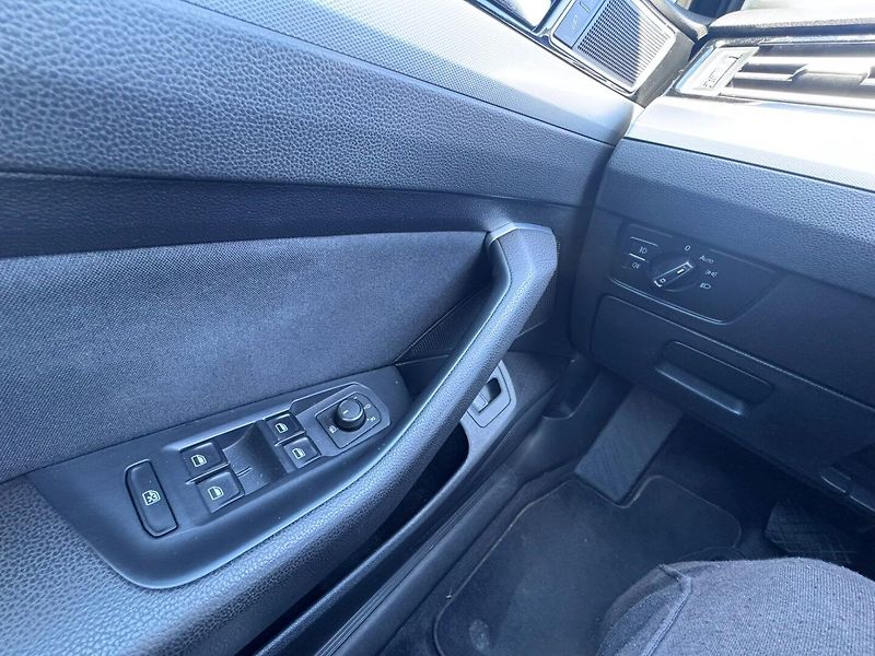 Volkswagen Passat (2015) B8 DSG 2,0 110KW ROZV. BEZ ADB - fotka 25 z 50