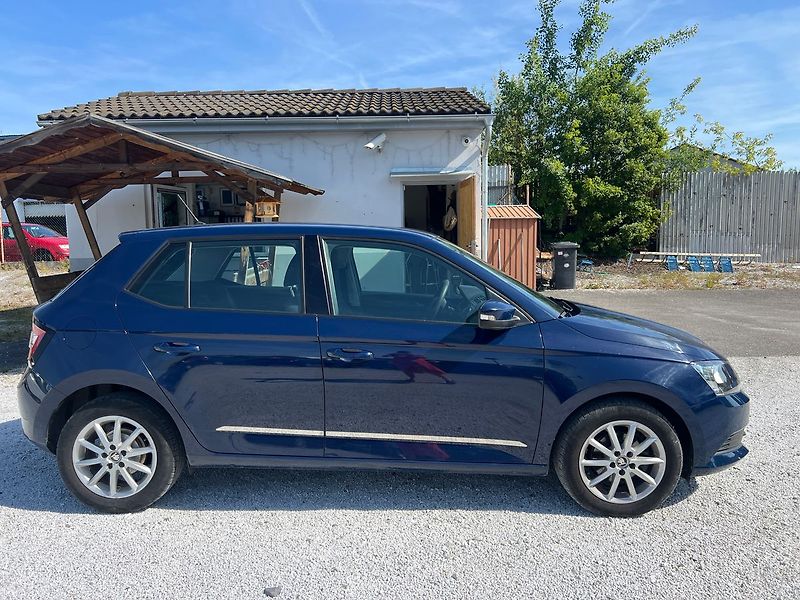Škoda Fabia 1,0  MPI - fotka 2 z 15
