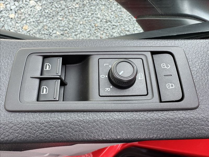 Volkswagen Transporter 2,0 TDI DSG LONG DPH 1.maj. ČR - fotka 30 z 50