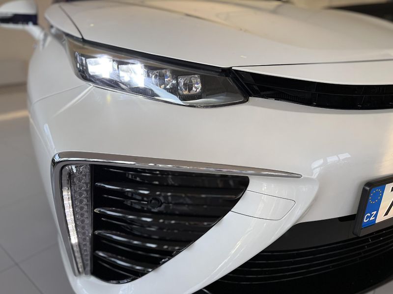 Toyota Mirai (2017) - fotka 10 z 23
