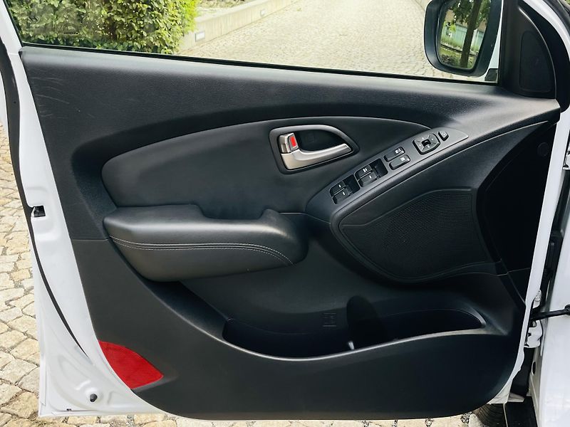 Hyundai ix35 2.0i 4x4 1MAJIITEL KAMER TAŽNÉ - fotka 32 z 46