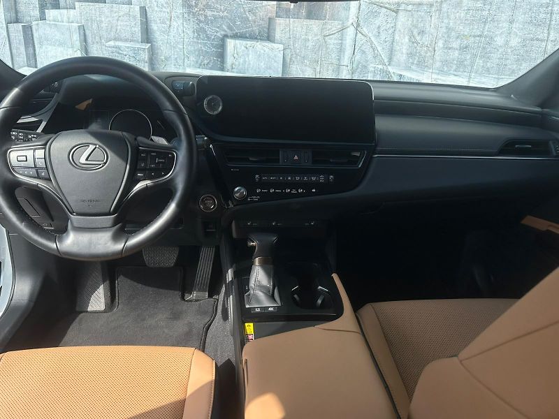 Lexus ES 300h (2024) 2.5HEV,131KW, BUSINESS EDITION - fotka 13 z 45
