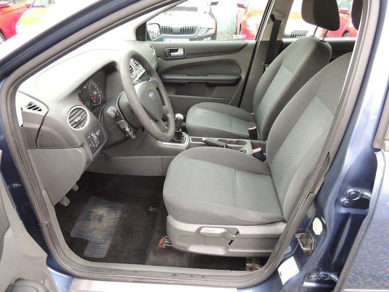 Ford Focus (2006) 1,6TDCi,80kw,Combi,klima - fotka 17 z 30