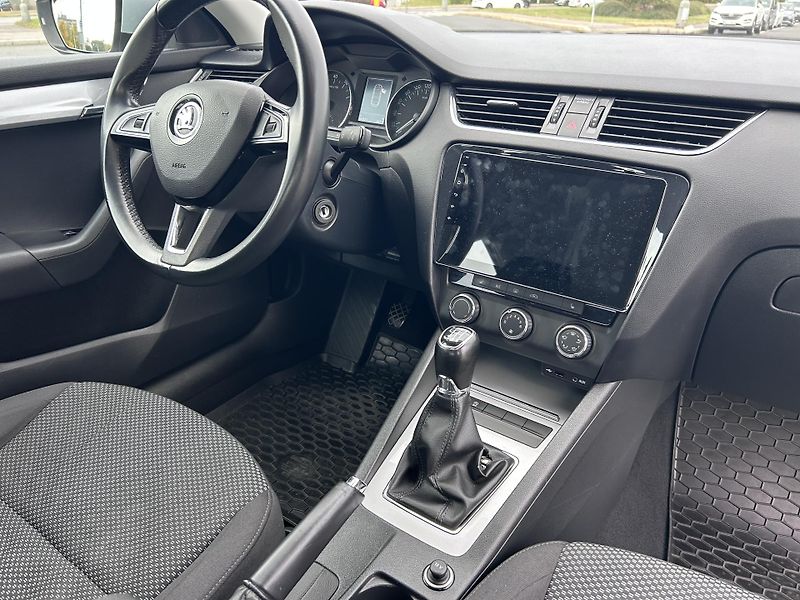 Škoda Octavia 1.2 TSI Ambition - fotka 13 z 35