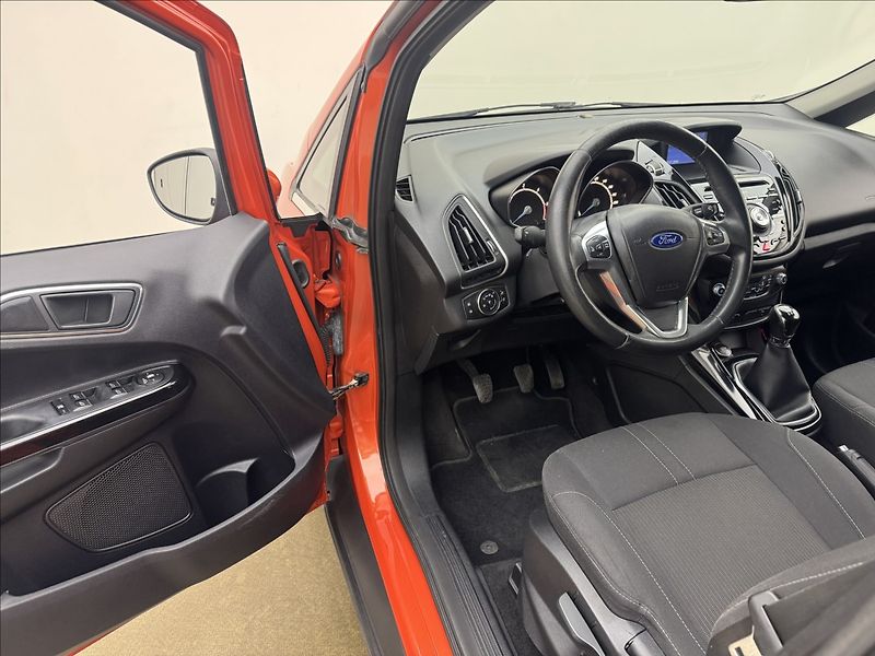 Ford B-MAX 1,6 NAVI KLIMA SENZORY TAŽNÉ - fotka 25 z 36