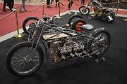 motorka s osmiválcem zkonstruovaným v roce 1908