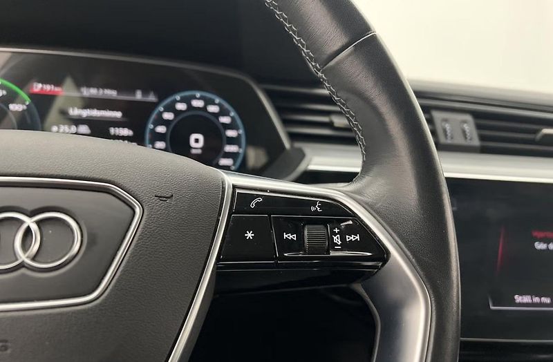 Audi Q8 e-tron 50 Q Vzduch. odpružení Kamera - fotka 18 z 32