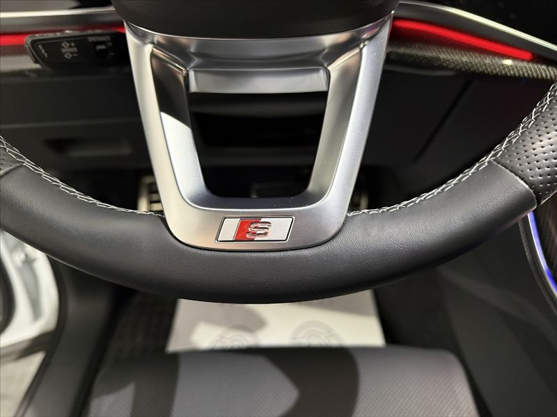 Audi SQ7 4,0   TFSI 507HP MATRIX B&O ČR - fotka 12 z 41