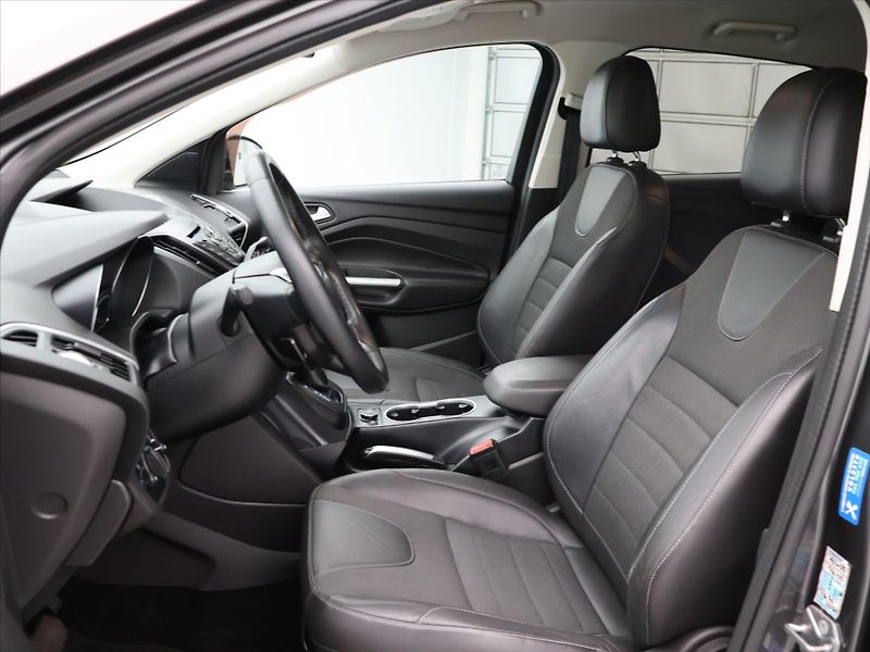 Ford Kuga 2,0 TDCi 132 kW 4x4 - fotka 11 z 28