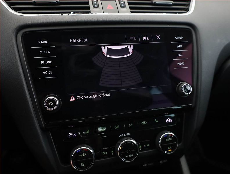 Škoda Octavia (2017) 1.6 TDI, Tempomat - fotka 12 z 14