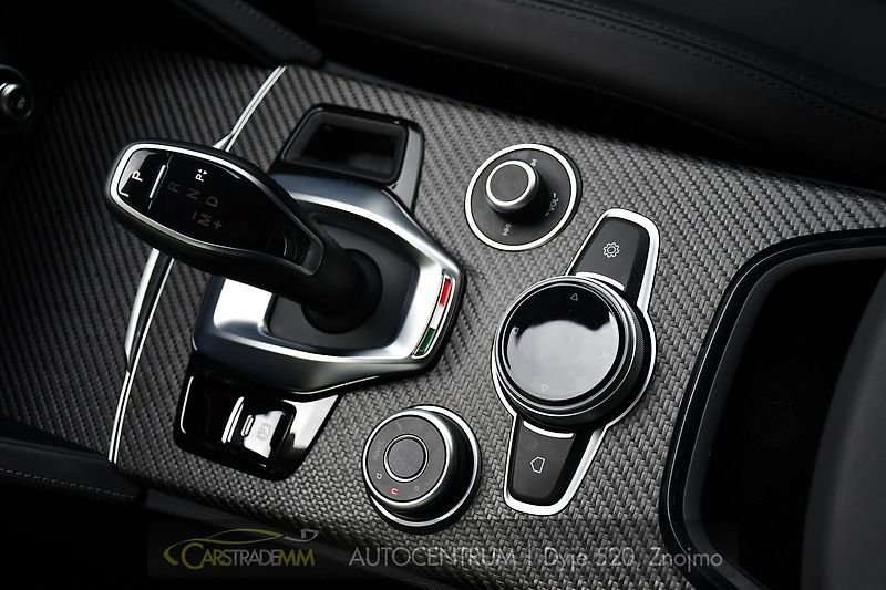 Alfa Romeo Stelvio 2.9V6 Bi-T SPARCO+AKRAPOVIČ - fotka 33 z 54