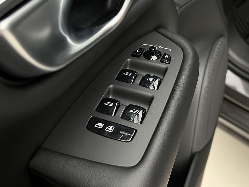 Volvo XC90 B5 AWD BRIGHT PLUS REZERVACE - fotka 47 z 50