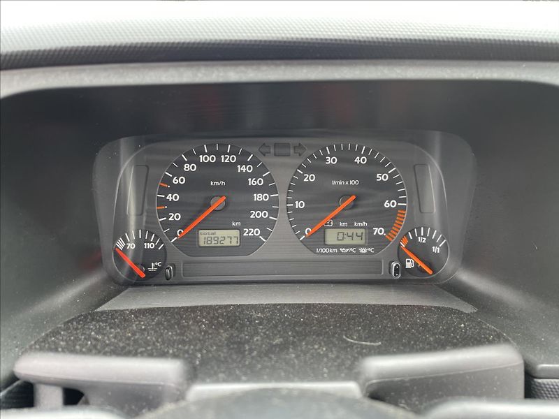 Volkswagen Golf 2,0i 85kW*Pěkný stav* - fotka 23 z 44