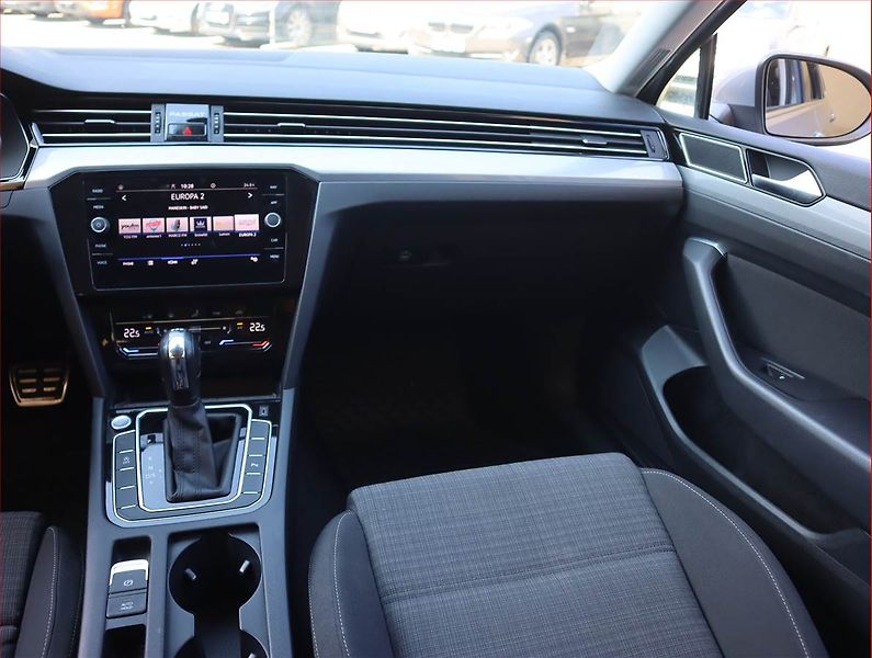 Volkswagen Passat (2021) 2.0 TDI, Automat, Serv.kniha - fotka 8 z 23