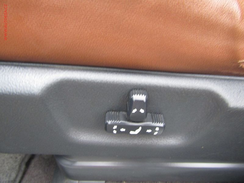 Kia Sorento (2008) 2.5 CRDi, ČR, AC, park.asist - fotka 11 z 18
