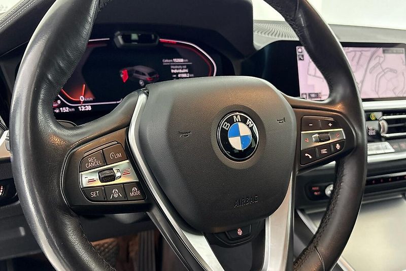 BMW Řada 3 320d xDrive - fotka 23 z 27