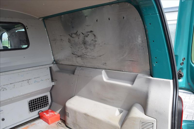 Volkswagen Transporter 2,0 TDI 110KW KLIMA TAŽNÉ NAVI - fotka 26 z 48
