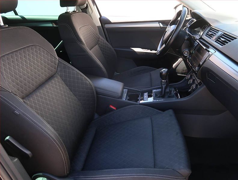 Škoda Superb (2015) Style 1.6 TDI, Serv.kniha - fotka 9 z 24