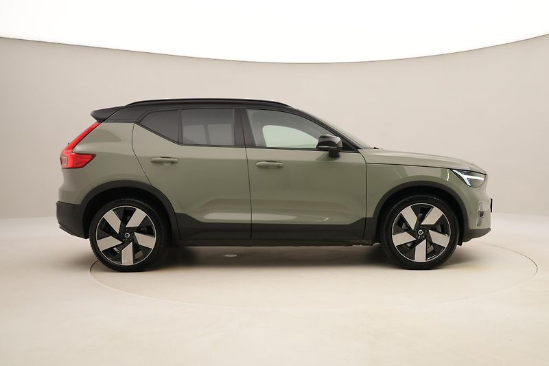 Volvo XC40 PURE ELECTRIC RECHARGE TWIN - fotka 14 z 58