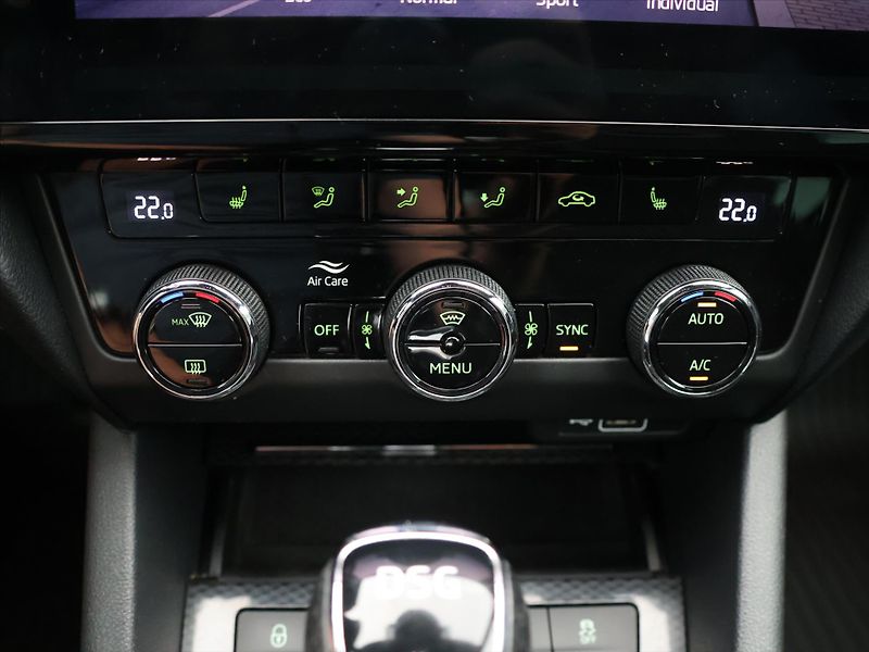 Škoda Octavia 2,0 TSI DSG RS245 LED Panorama - fotka 18 z 28