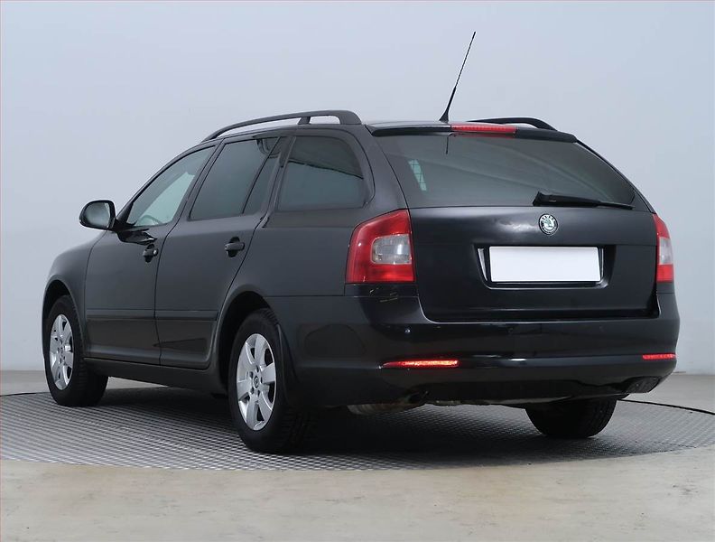 Škoda Octavia (2010) 1.2 TSI, Xenony, Tempomat - fotka 4 z 15