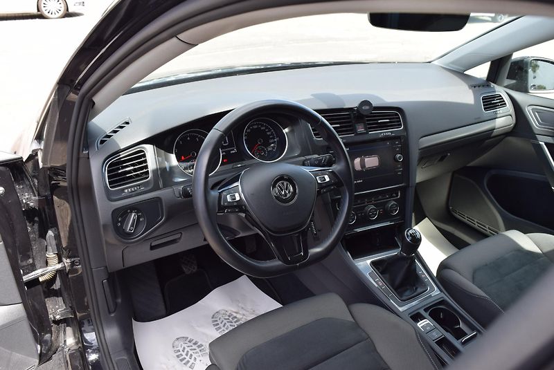 Volkswagen Golf (2018) 1.4TSI 92kw CLBMT LED NAVI TOP - fotka 21 z 49