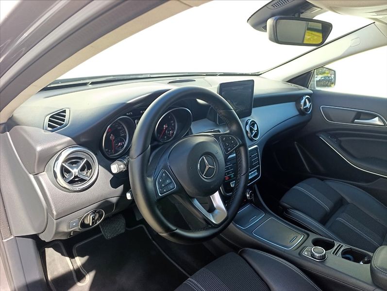 Mercedes-Benz GLA 2,2 200d Kamera Navi Kůže LED - fotka 13 z 38
