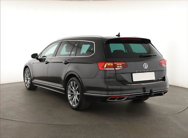Volkswagen Passat (2020) R-Line 2.0 TDI - fotka 4 z 20