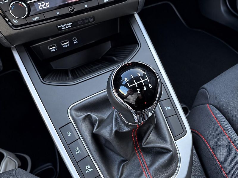 Seat Arona (2020) 1.5 TSI 110 kW FR - fotka 28 z 35