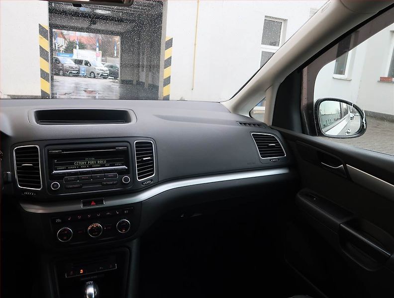 Volkswagen Sharan (2013) 2.0 TDI, Automat, Xenony - fotka 8 z 19