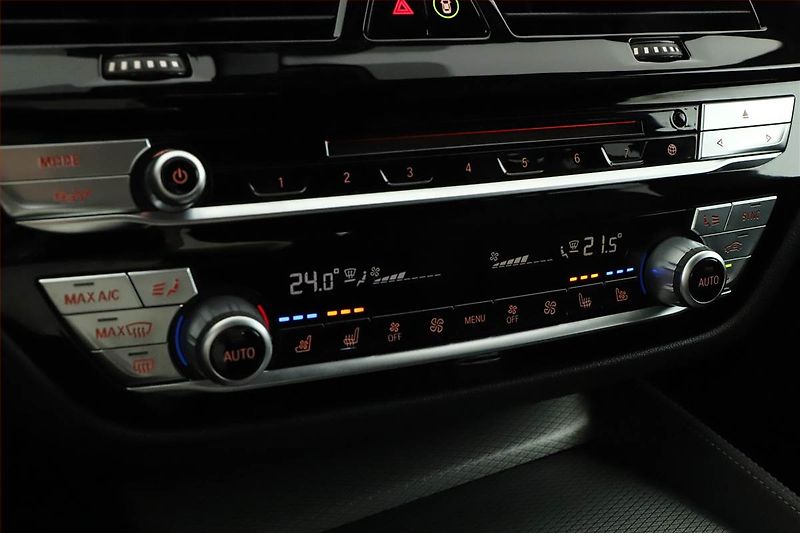 BMW Řada 5 (2020) 530d xDrive - fotka 15 z 19