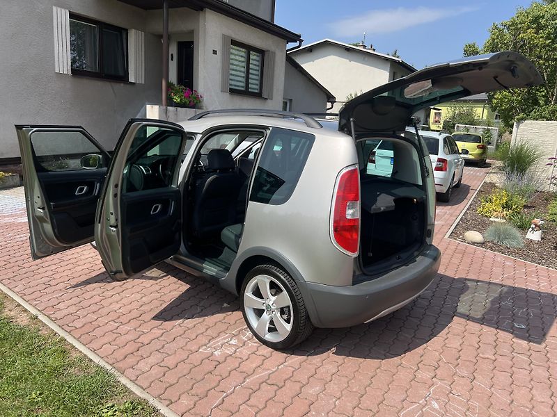 Škoda Roomster 1.9TDI 77KW,SCOUT,DIGI,PANORAM - fotka 27 z 41