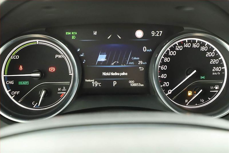 Toyota Camry (2021) 2.5 Hybrid - fotka 13 z 20