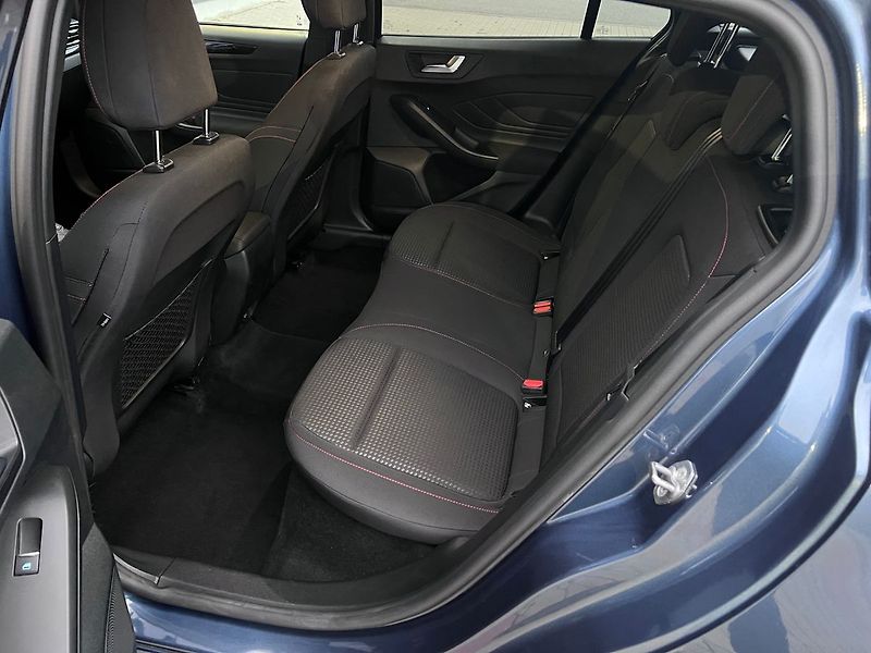 Ford Focus (2021) 1.5 TDCI ST-LINE - fotka 17 z 46