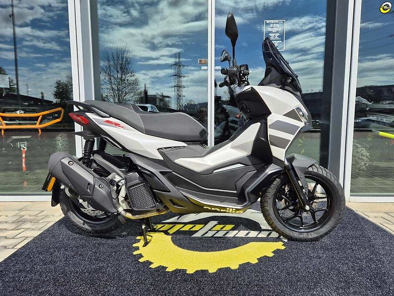 Aprilia SR GT 125 (2026) E5+ - AKČNÍ CENA - fotka 4 z 41