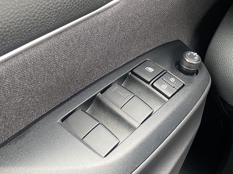 Toyota Yaris 1.5HEV, ČR, Style, DPH - fotka 26 z 30