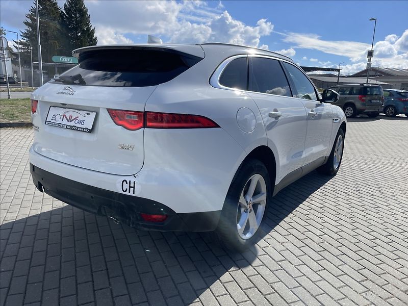 Jaguar F-Pace 3,0 d 221kw AWD Aut. DPH - fotka 35 z 37