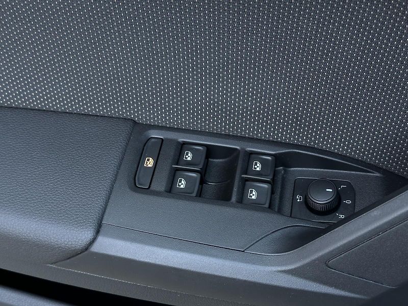 Seat Arona Color Concept 1.0TSi Xcellence - fotka 16 z 39